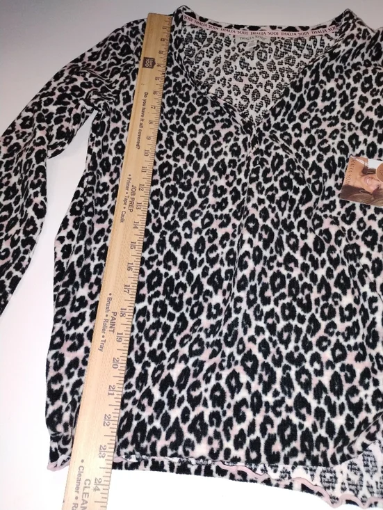 Thalia Sodi Long-Sleeve Leopard Print V-Neck  Night Pj's Top - Black & White - Picture 6 of 6